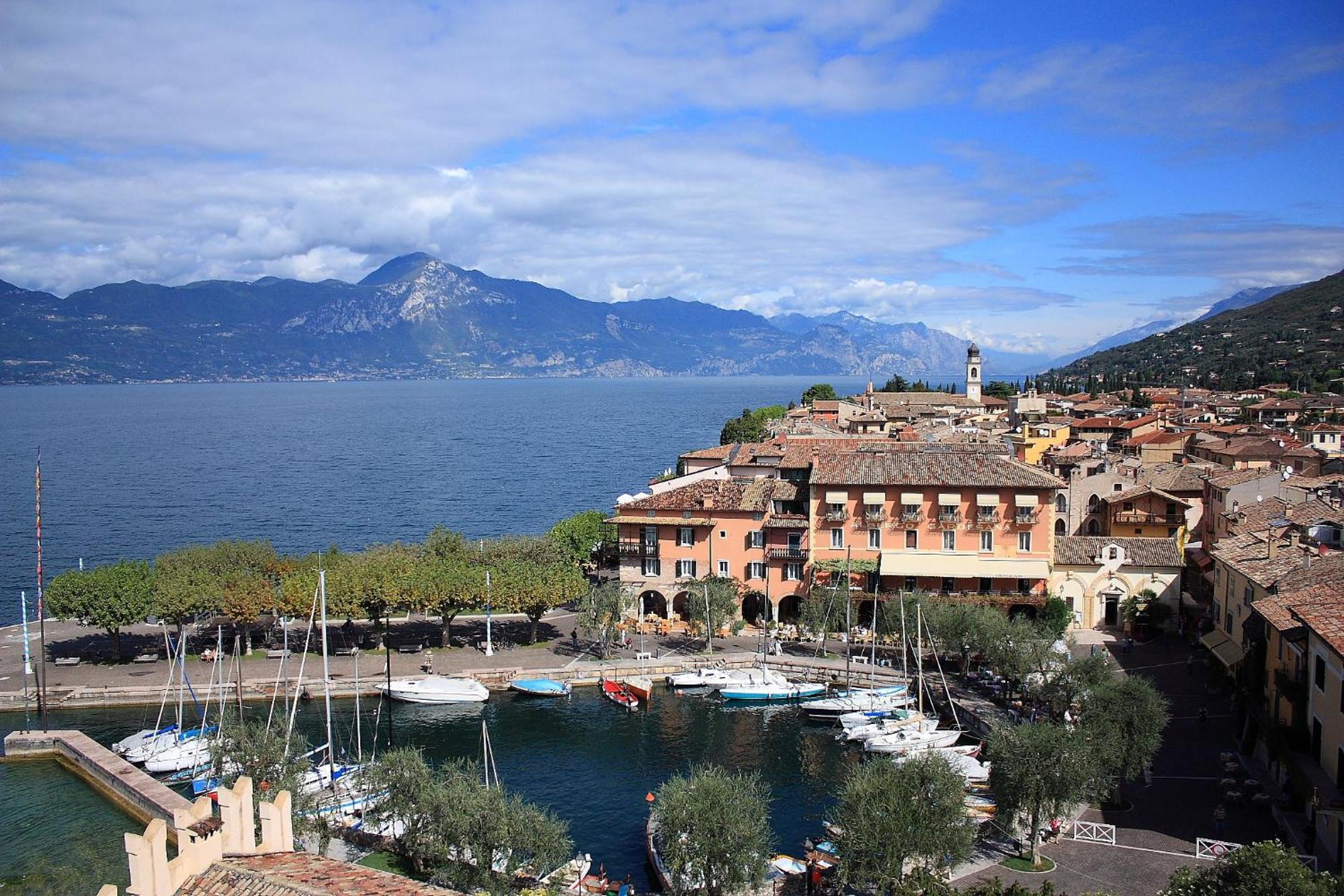 Albergo Gardesana Torri Del Benaco Exterior foto