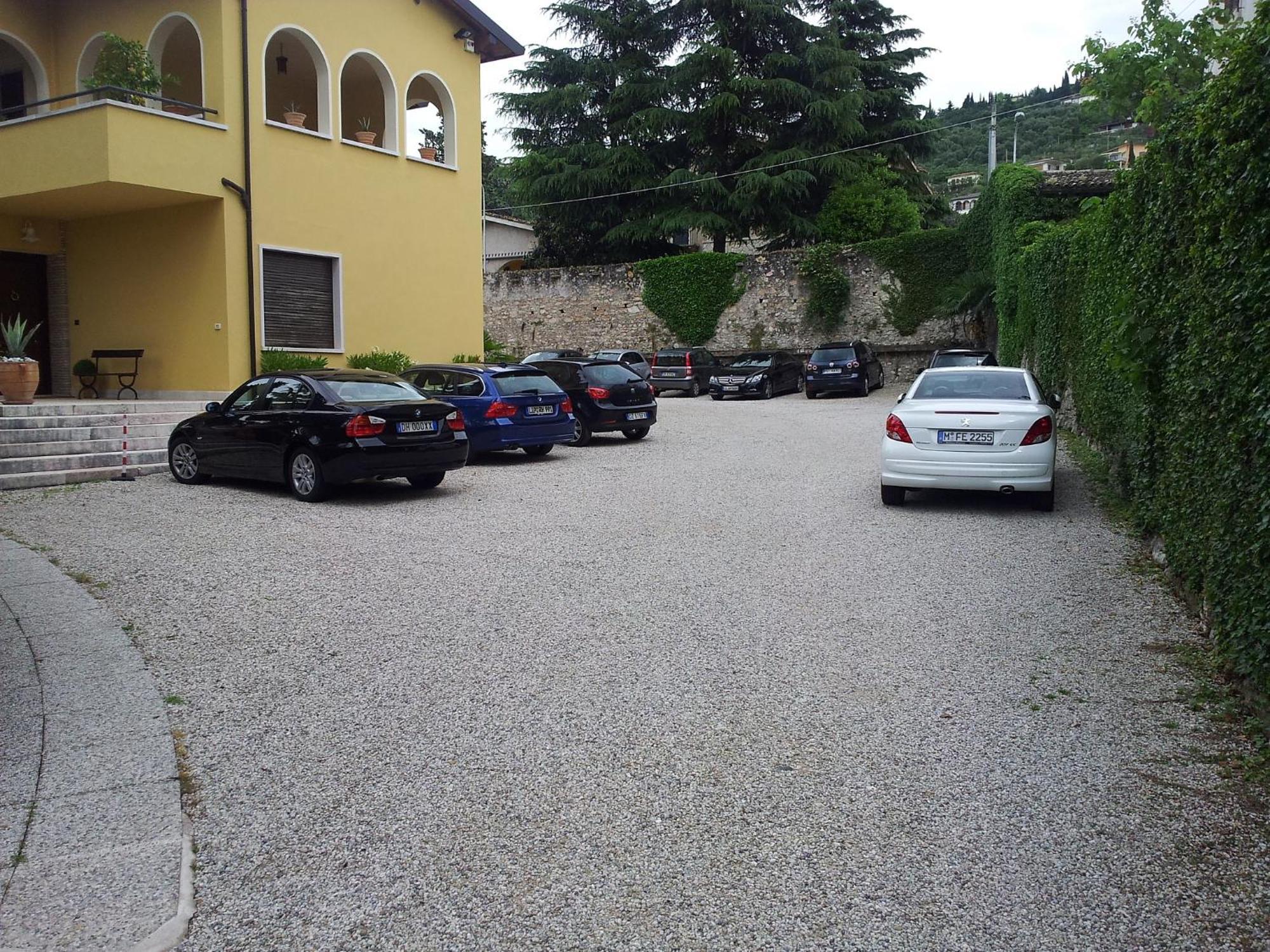 Albergo Gardesana Torri Del Benaco Exterior foto